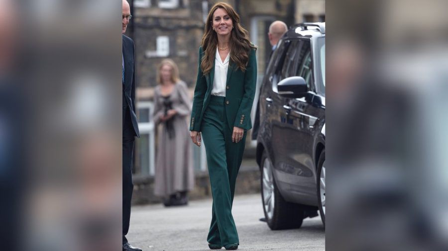 Kates Hosenanzug stammt aus dem Hause Burberry. (eee/spot)