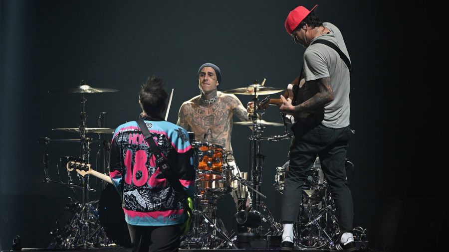 Travis Barker auf Tour mit Blink-182, hier bei einem Auftritt im Juli. (wue/spot)