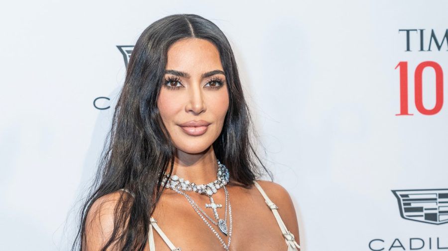 Kim Kardashian hat sich für ein Shooting besonders verwandelt. (jom/spot)