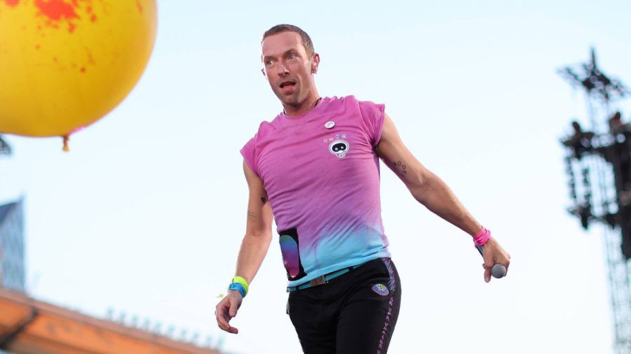 Chris Martin von Coldplay während eines Auftritts in Göteborg. (wue/spot)