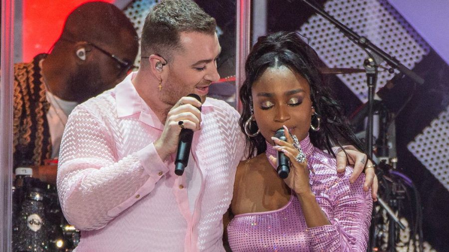 Sam Smith und Normani bei einem Auftritt im Jahr 2019. (wue/spot)