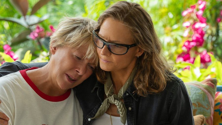 Annette Bening (l.) und Jodie Foster in "Nyad". (smi/spot)
