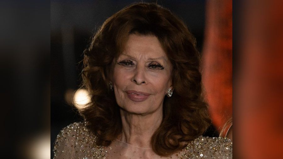 Kurz nach ihrem 89. Geburtstag stürzte Sophia Loren in ihrem Badezimmer und zog sich schwere Brüche zu. (ae/spot)