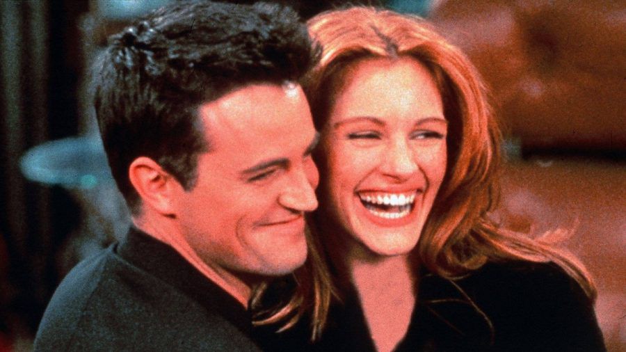 Matthew Perry und Julia Roberts beim gemeinsamen Dreh einer "Friends"-Episode. (stk/spot)