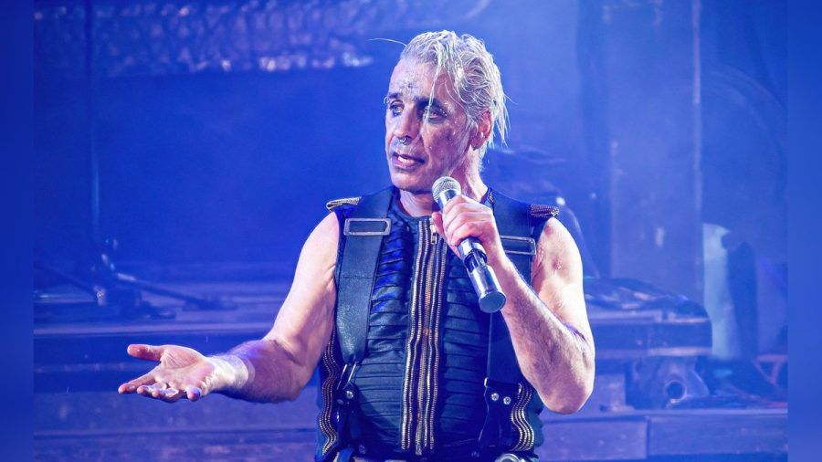 Till Lindemann bei einem seiner Einsätze als Frontmann von Rammstein. (dr/spot)