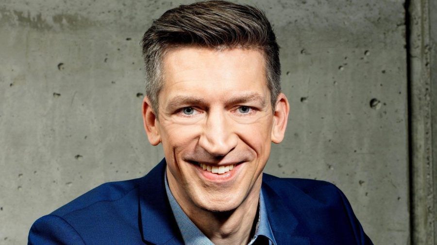 2011 übernahm Steffen Hallaschka "stern TV" nach fast 21 Jahren von Günther Jauch. Nun präsentiert er auch den Jahresrückblick, den Jauch viele Jahre moderierte. (ae/spot)