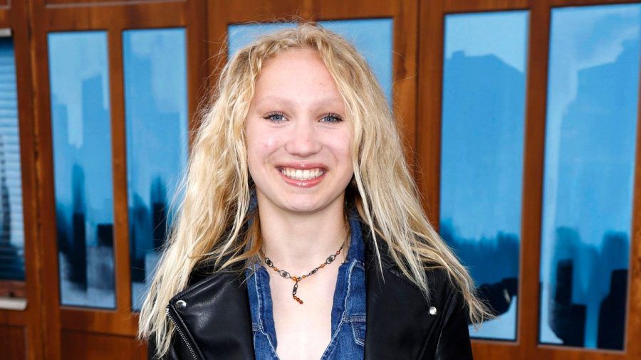 Helena Zengel hat gut lachen: Mit 15 Jahren kann sie sich vor Filmangeboten kaum retten. Bald will sich die Schülerin ganz auf die Schauspielkarriere konzentrieren. (ae/spot)