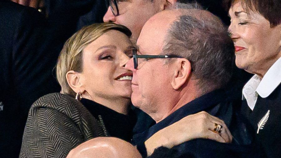 Charlène und Albert von Monaco beim Rugby-WM-Finale. (jom/spot)