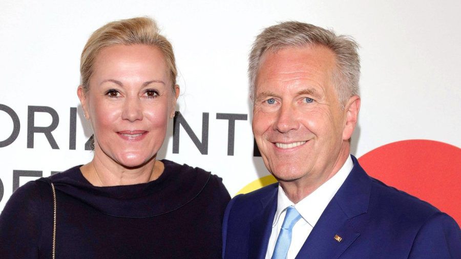 Bettina und Christian Wulff bei einem Auftritt in Hamburg. (ln/spot)