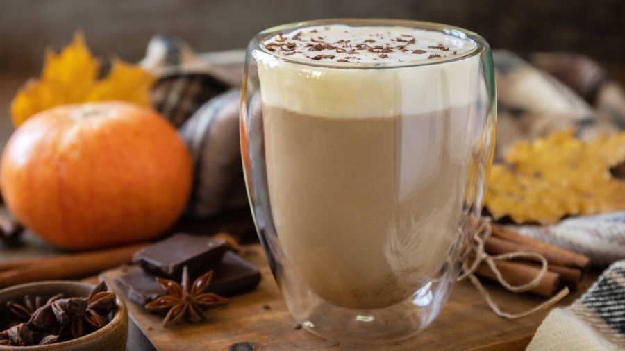 Ein Pumpkin Spice Latte findet sich im Herbst mittlerweile auf fast in jeder Speisekarte. (che/spot)