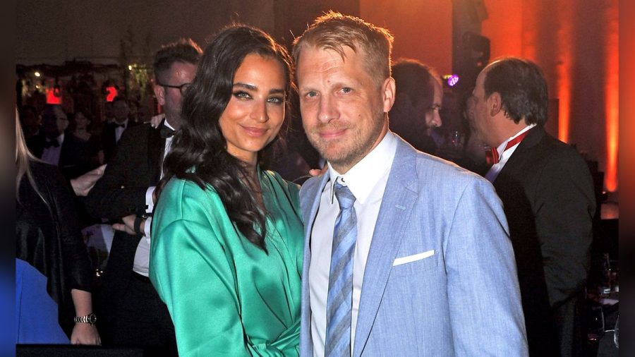 Amira und Oliver Pocher haben sich getrennt, betreiben aber weiterhin ihren gemeinsamen Podcast "Die Pochers!" (dr/spot)