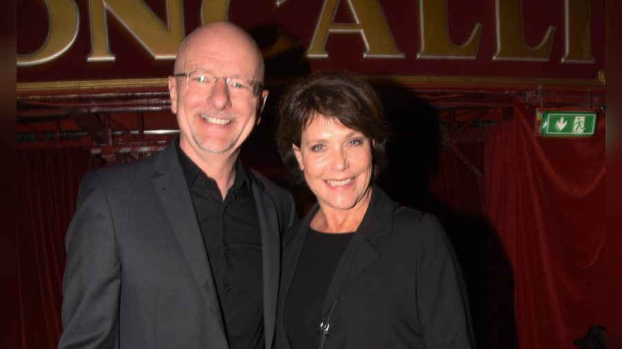 Alexander Putz und Janina Hartwig besuchten am 14. Oktober 2023 die Premieren-Vorstellung des Circus Roncalli im Werksviertel München. (ae/spot)