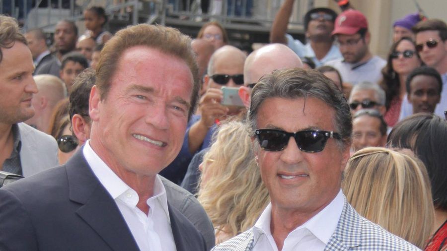 Früher Feinde, jetzt Freunde: Arnold Schwarzenegger (l.) und Sylvester Stallone. (dr/spot)