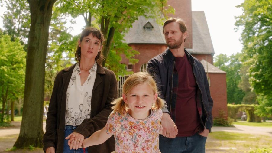 "Einfach Nina": Mutter Simone (Friederike Becht,) und Vater Martin (Ulrich Brandhoff) mit ihrer Tochter Nina (Arian Wegener). (hub/spot)