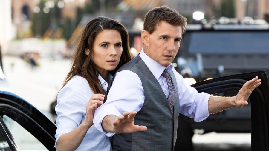 Hayley Atwell und Tom Cruise im achten Teil des Films "Mission: Impossible". (juw/spot)