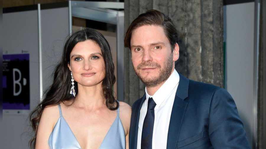 Felicitas Rombold und Daniel Brühl sind seit 2010 zusammen und haben zwei Söhne. Die Familie lebt in Spanien. (ae/spot)