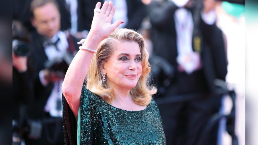Catherine Deneuve bereichert auch heute noch jeden roten Teppich. (ln/spot)