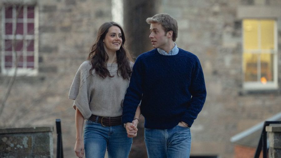 Meg Bellamy als Kate Middleton und Ed McVey als Prinz William in der sechsten Staffel "The Crown". (jom/spot)