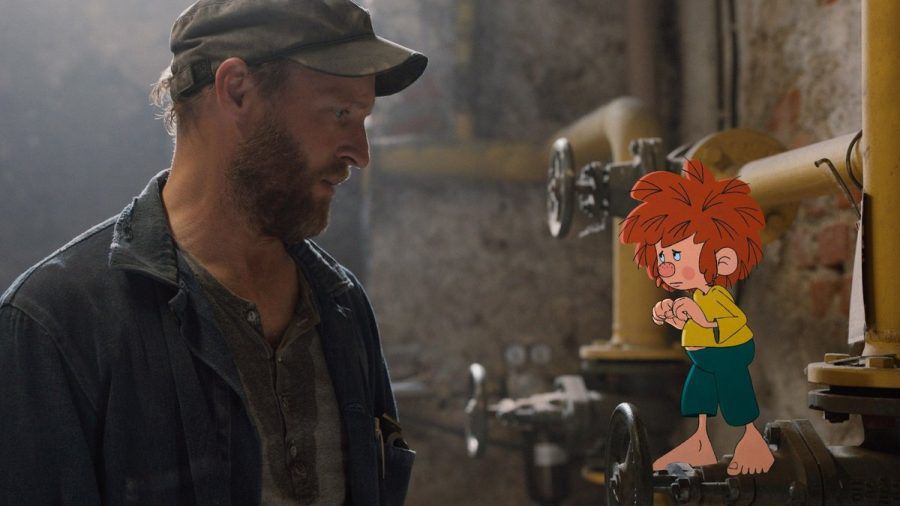 Florian Eder (Florian Brückner) und Pumuckl in "Neue Geschichten vom Pumuckl". (jom/spot)