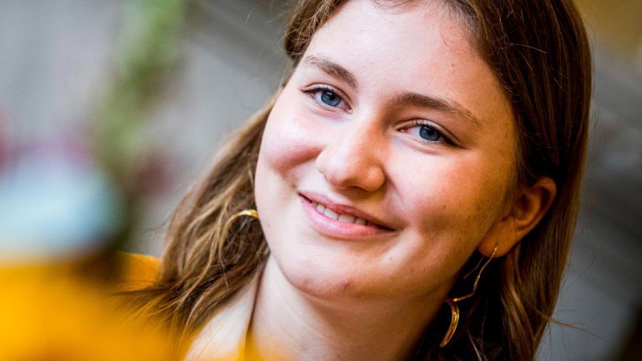 Kronprinzessin Elisabeth von Belgien ist am Mittwoch 22 Jahre alt geworden. Ihre zwei offiziellen Geburtstags-Porträts stoßen online auf großen Zuspruch. (lau/spot)