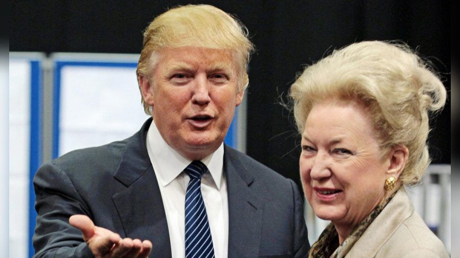 Donald Trump mit seiner Schwester, Maryanne Trump Barry, im Jahr 2008. (wue/spot)