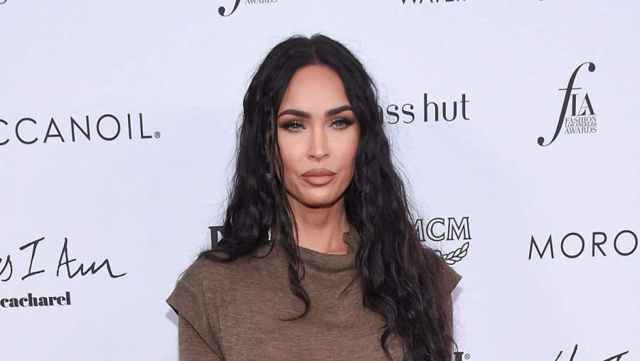 Die Tattoos am Körper sind Megan Fox' Markenzeichen. (juw/spot)