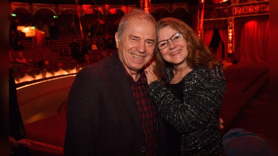 Günther Sigl mit Partnerin Doris im Circus Roncalli. (juw/spot)