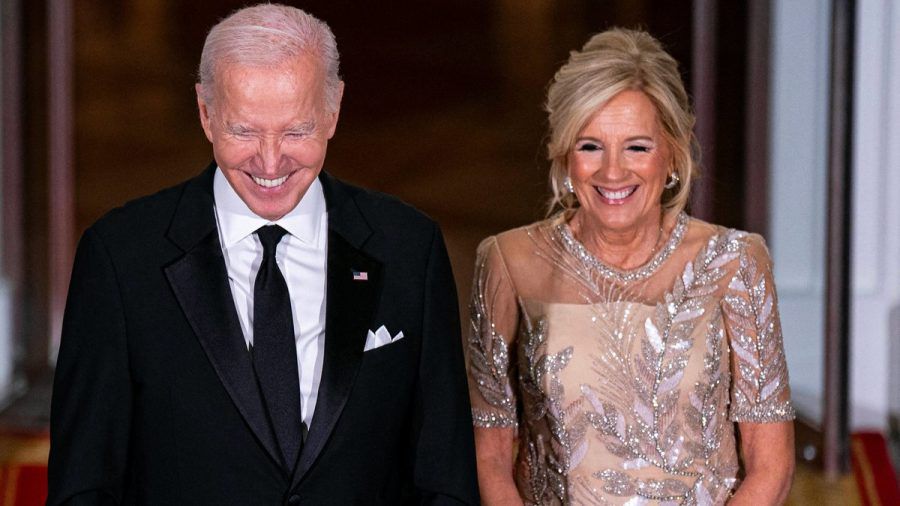 Joe und Jill Biden sind seit 46 Jahren verheiratet. Dabei war eine Hochzeit am Anfang in weiter Ferne. (ae/spot)