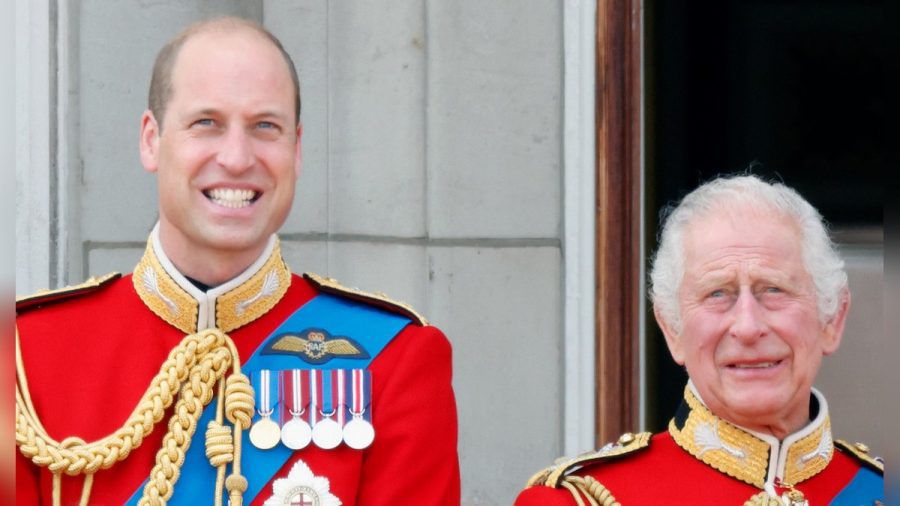 König Charles III. (r.) will seinen 75. Geburtstag offenbar zunächst in kleiner Runde feiern. (stk/spot)
