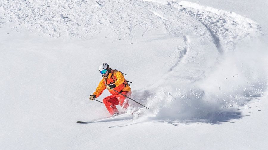 Viele Ski- und Snowboard-Fans freuen sich wohl bereits auf den Winterurlaub. (wue/spot)
