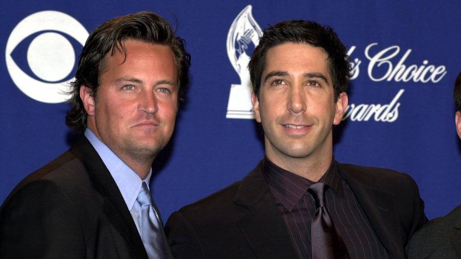 David Schwimmer (r.) trauert um seinen Freund und Kollegen Matthew Perry. (ncz/wue/spot)