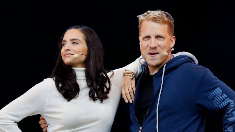 Oliver und Amira Pocher bei einem gemeinsamen Auftritt im Jahr 2021. (wue/spot)