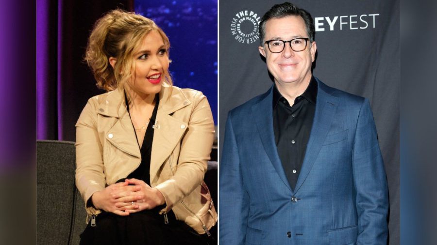 Taylor Tomlinson (li.) wurde von Stephen Colbert (re.) als Moderatorin für "After Midnight" auserkoren. (eee/spot)