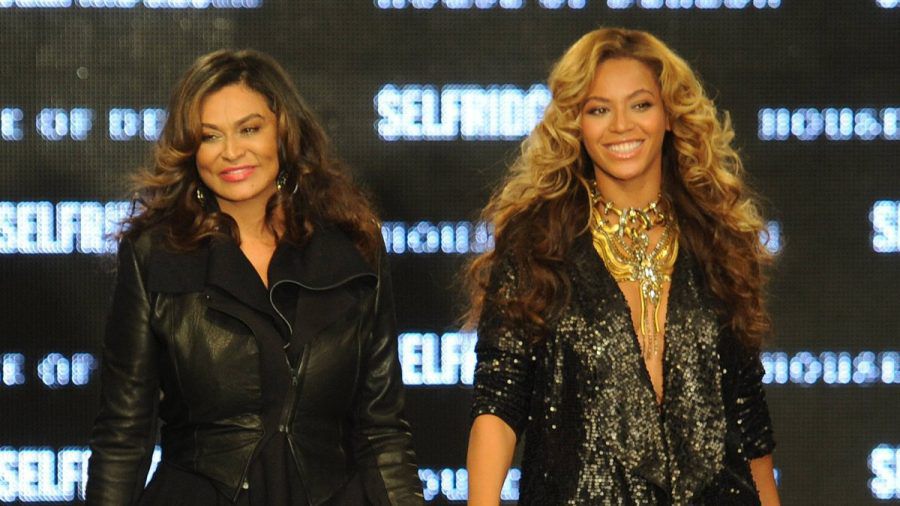 Tina Knowles mit ihrer Tochter Beyoncé Knowles, die gelegentlich richtig zickig sein soll. (tj/spot)