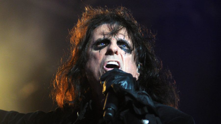 Alice Cooper gibt auf der Bühne alles. (nah/spot)