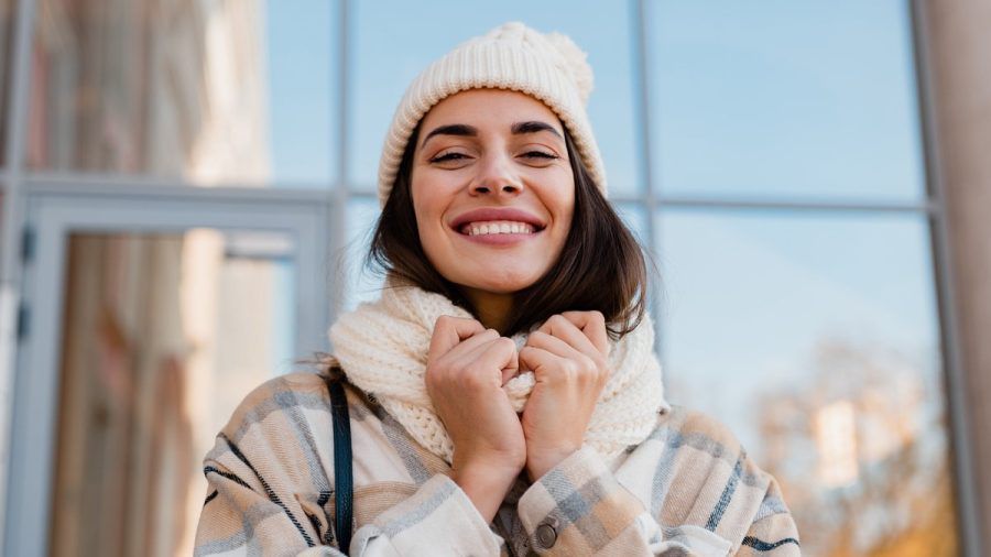 Frieren im Winter? Wer sich vorbereitet, kann die Jahreszeit auch ohne Zittern genießen. (aha/spot)