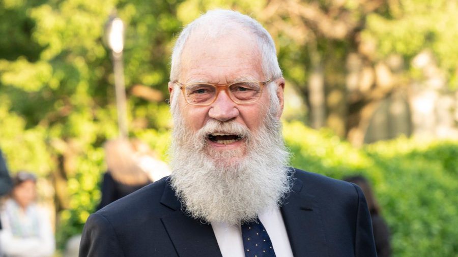 Ganz schön verändert: Nach dem Abschied von der "Late Show" hat sich David Letterman einen langen Bart wachsen lassen. (ae/spot)