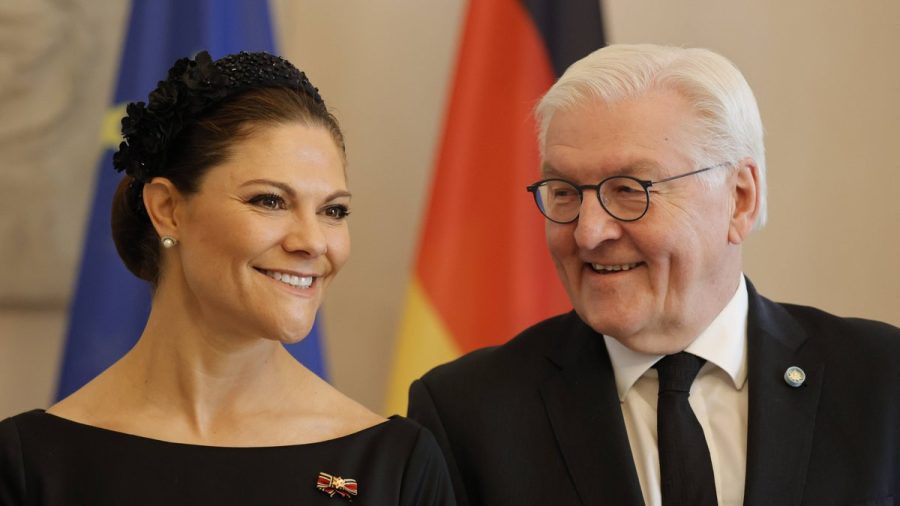 Kronprinzessin Victoria mit Bundespräsident Frank-Walter Steinmeier während ihres Berlin-Besuches am Volkstrauertag. (dr/spot)