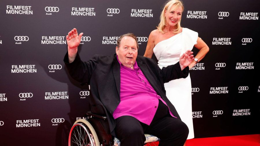Ottfried Fischer besuchte im Juni zusammen mit seiner Frau Simone die Eröffnungsfeier des 40. Filmfests München. (ln/spot)