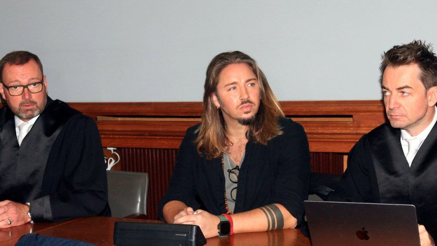 Gil Ofarim im Leipziger Landgericht am Dienstag. (eee/spot)
