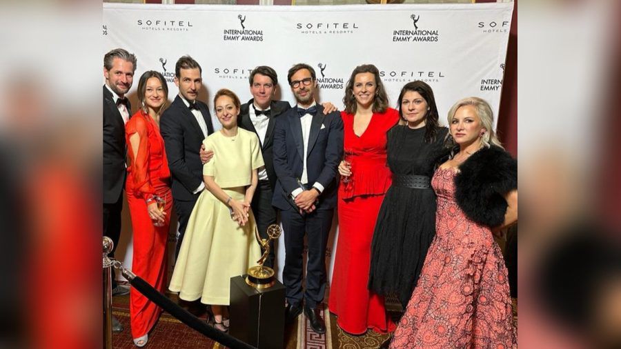 Das Team von "Die Kaiserin" bei der Verleihung des International Emmy Awards in New York City. (dr/spot)