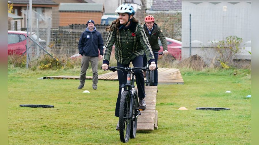 Kate und William hatten sichtlich Spaß auf ihren Mountainbikes. (jom/spot)