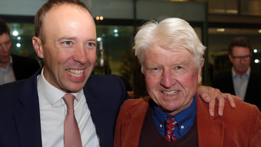 Zwei Politiker mit Dschungelerfahrung: Matt Hancock (l.) und Stanley Johnson. (smi/spot)