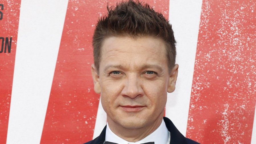 Jeremy Renner hält seine Fans nach seinem schweren Unfall auf dem Laufenden. (hub/spot)