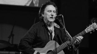 Denny Laine ist mit 79 Jahren an den Folgen einer Lungenkrankheit gestorben. (wue/spot)