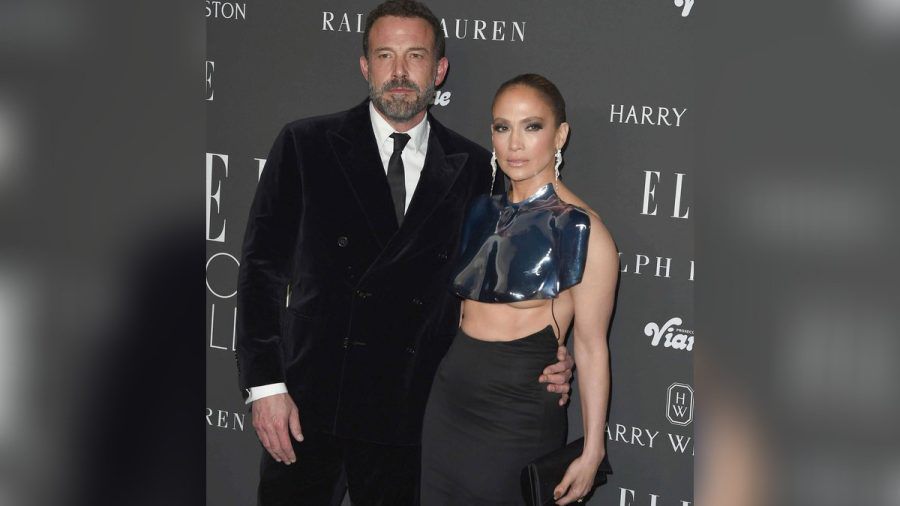 Ben Affleck und Jennifer Lopez bei der "Women in Hollywood"-Gala des "Elle"-Magazins in Los Angeles. (eee/spot)