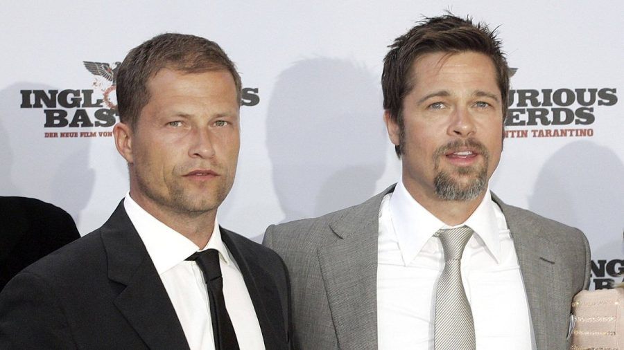 Til Schweiger (l.) und Brad Pitt bei der Berlin-Premiere von "Inglourious Basterds" im Jahr 2009. (dr/spot)