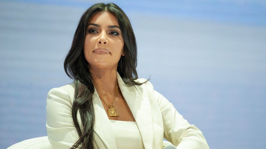 Kim Kardashian muss sich hin und wieder mit Spott im Netz auseinandersetzen. (eee/spot)