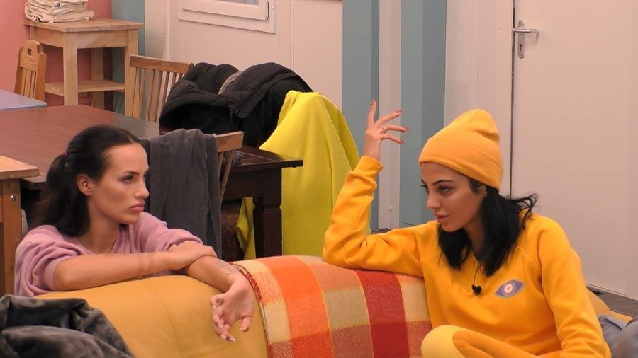 "Promi Big Brother": Dilara und Yeliz können Paulinas Entscheidung nicht nachvollziehen. Dilara (re.) spricht Paulina darauf an. (hub/spot)