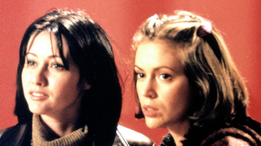 Shannen Doherty (l.) und Alyssa Milano in der Erfolgsserie "Charmed - Zauberhafte Hexen". (dr/spot)